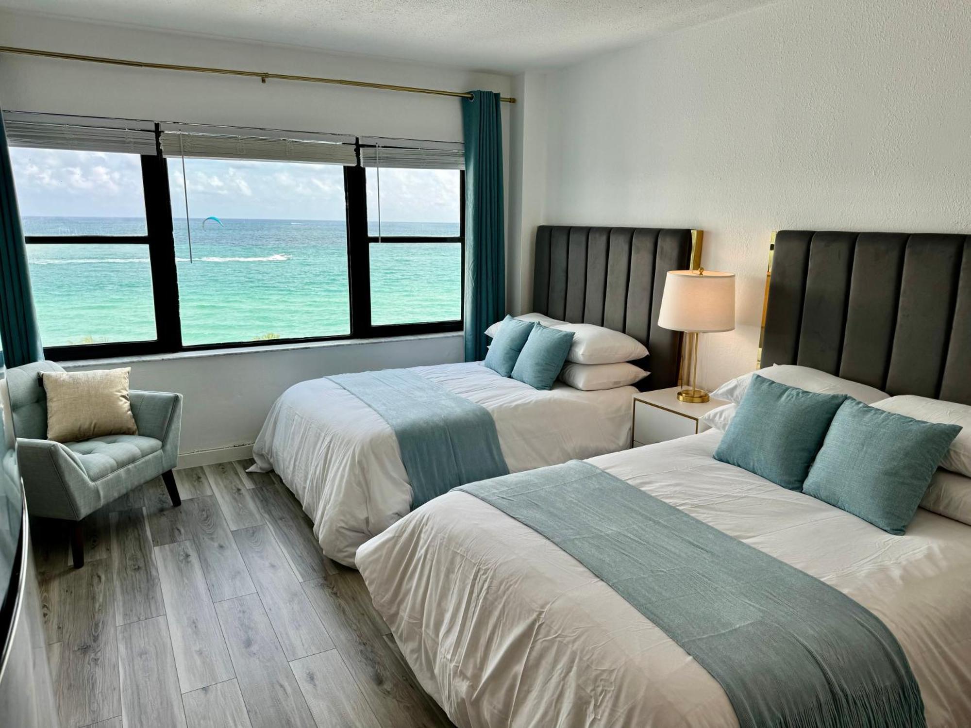 Directly On The Beach With Pool & Ocean View Маями Бийч Екстериор снимка