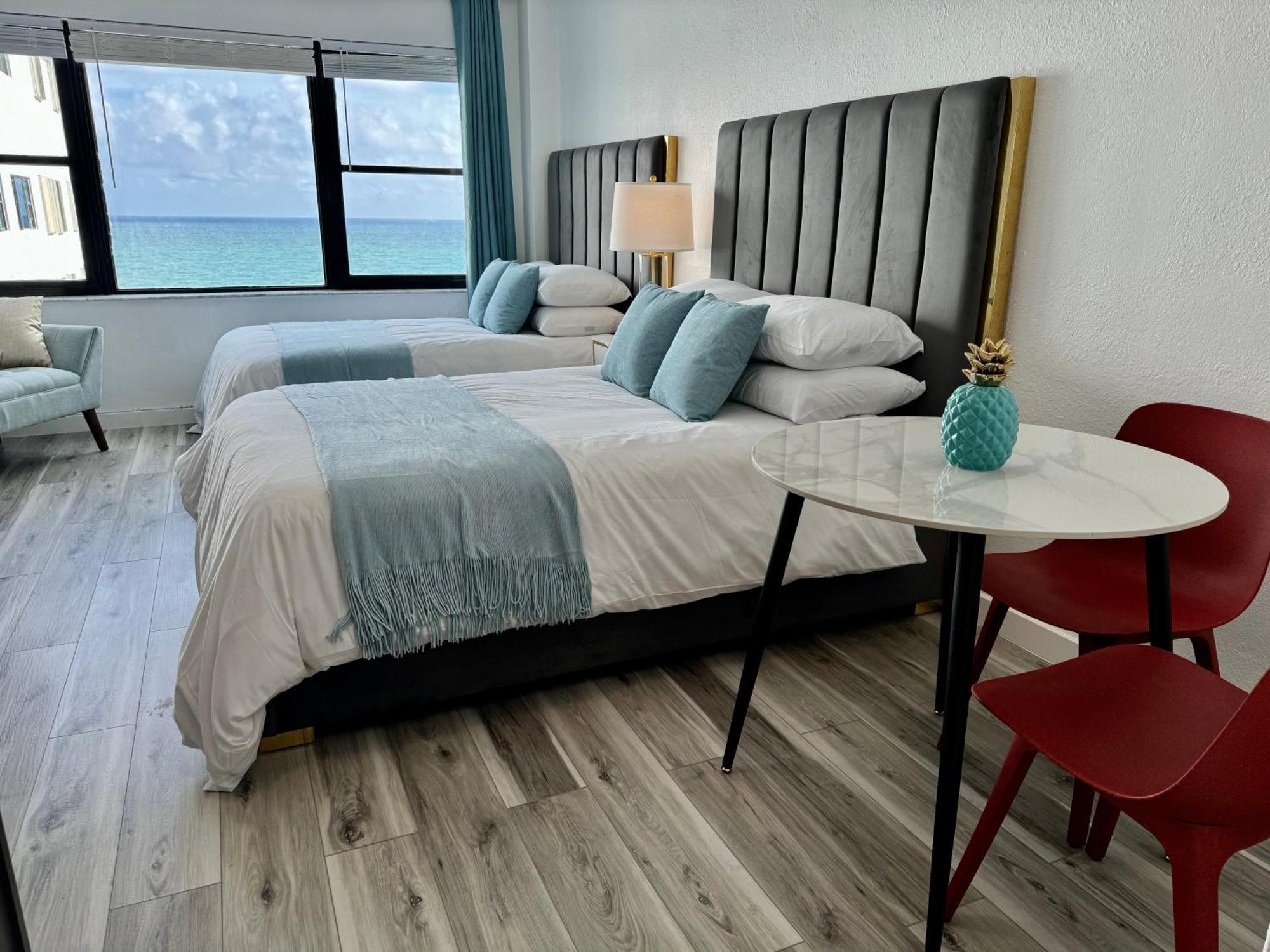 Directly On The Beach With Pool & Ocean View Маями Бийч Екстериор снимка