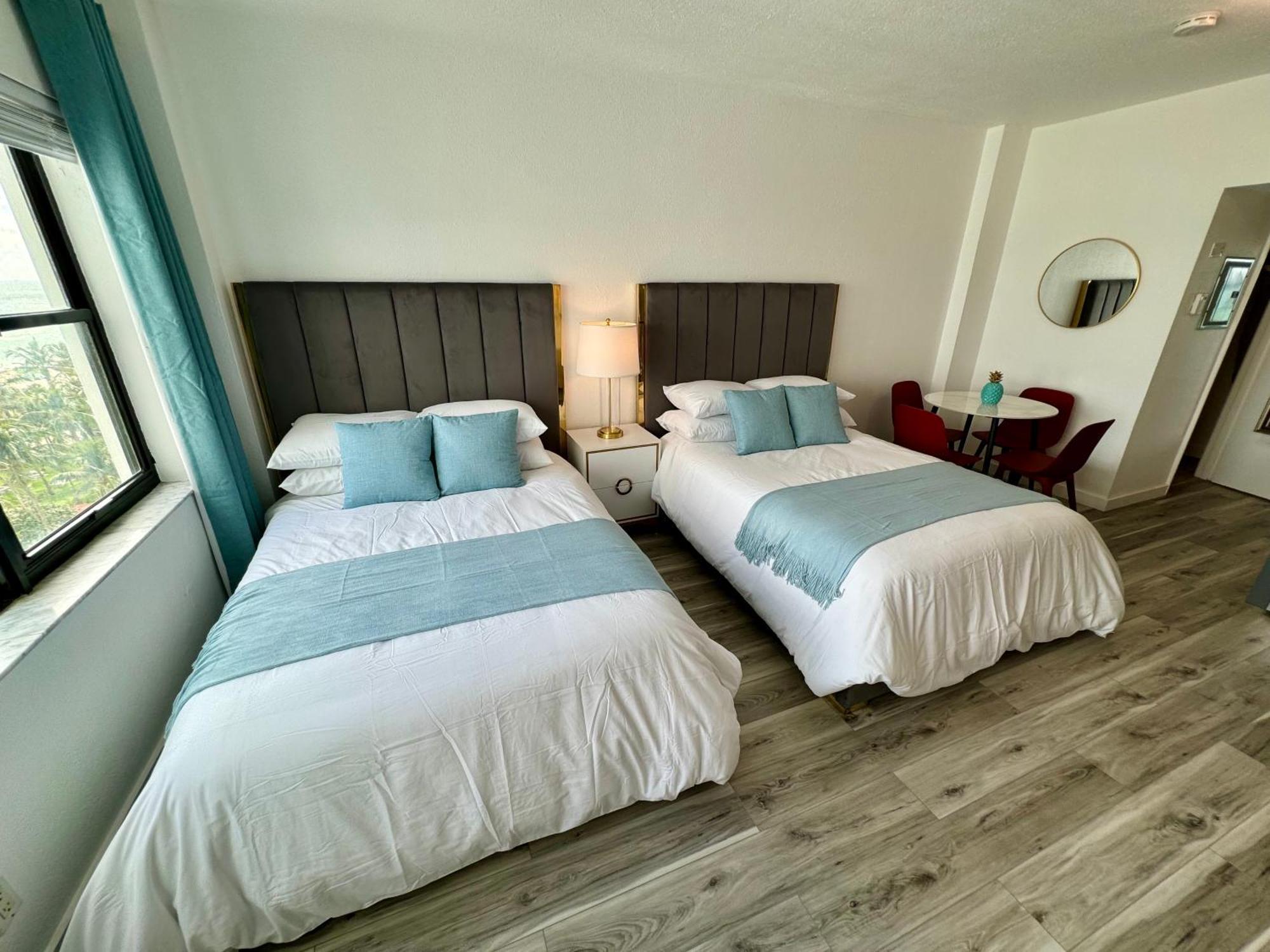 Directly On The Beach With Pool & Ocean View Маями Бийч Екстериор снимка