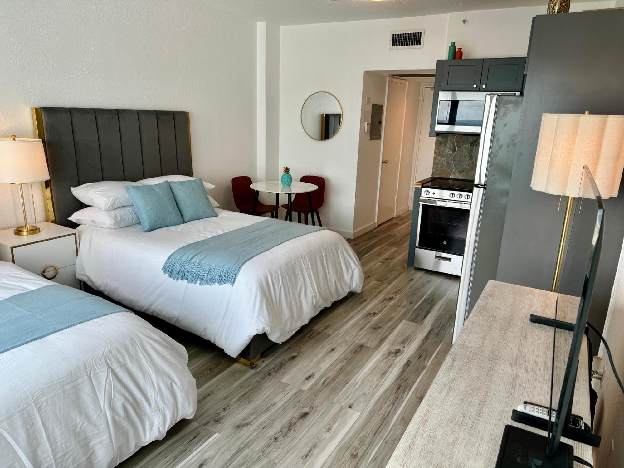 Directly On The Beach With Pool & Ocean View Маями Бийч Екстериор снимка