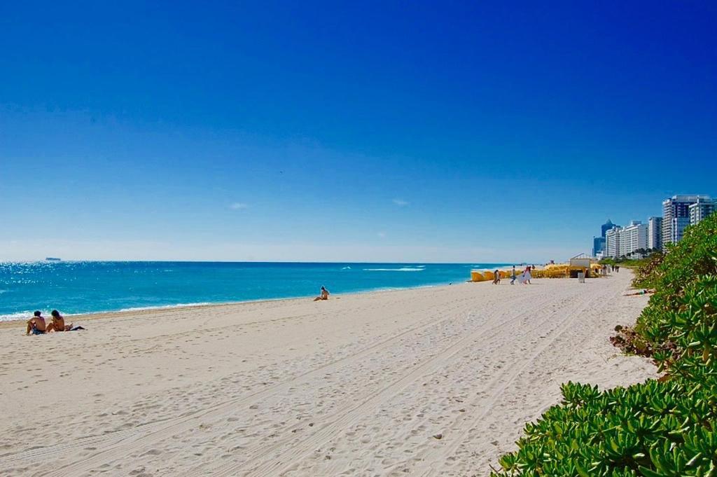 Directly On The Beach With Pool & Ocean View Маями Бийч Екстериор снимка