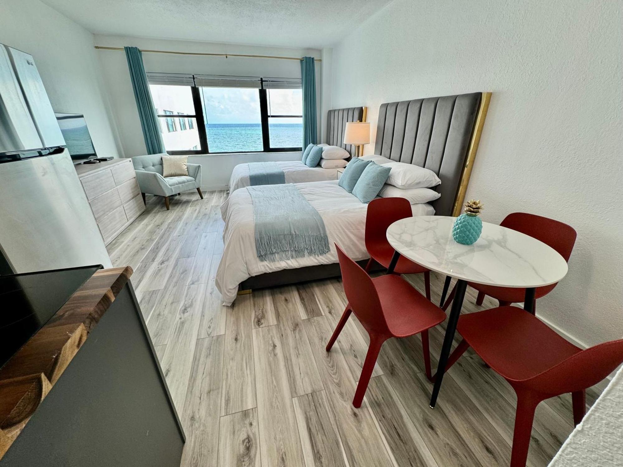 Directly On The Beach With Pool & Ocean View Маями Бийч Екстериор снимка