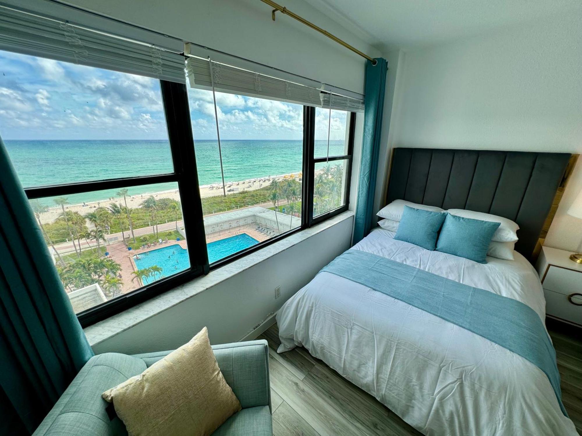 Directly On The Beach With Pool & Ocean View Маями Бийч Екстериор снимка