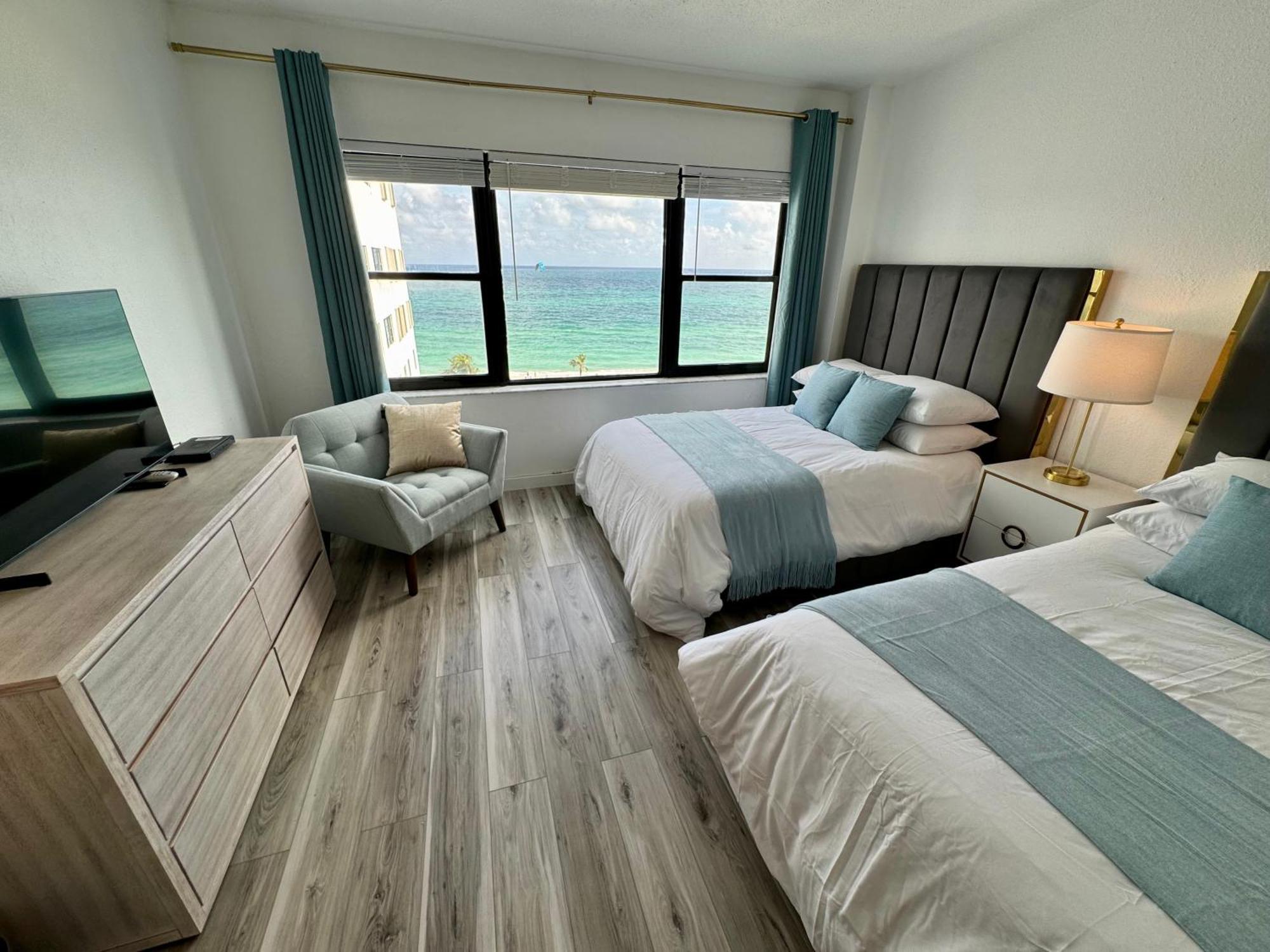 Directly On The Beach With Pool & Ocean View Маями Бийч Екстериор снимка